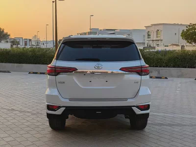 Toyota Fortuner 2025 VXR V6 4.0L Original Paint Accident Free Almost New GCC Specs-18