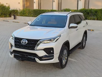 Toyota Fortuner 2025 VXR V6 4.0L Original Paint Accident Free Almost New GCC Specs-1