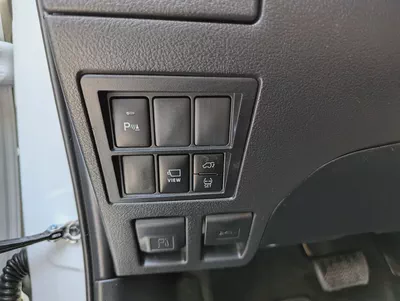 Toyota Fortuner 2025 VXR V6 4.0L Original Paint Accident Free Almost New GCC Specs-8