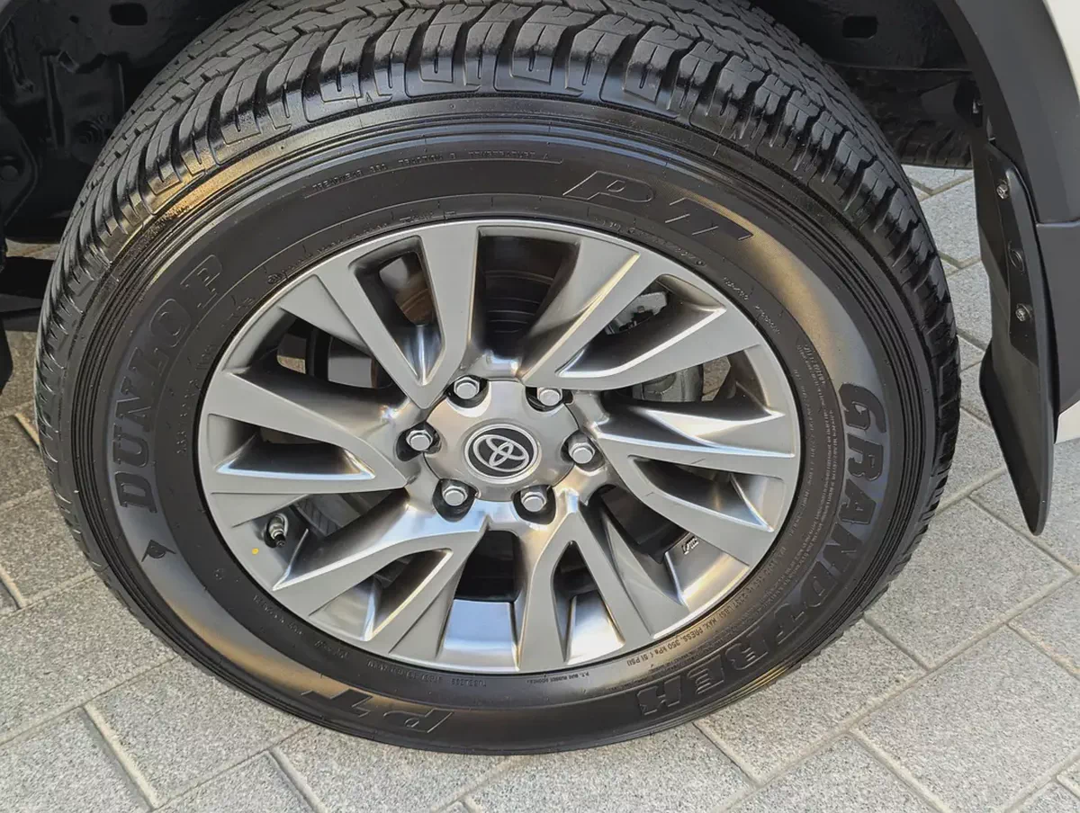 Toyota Fortuner 2025 VXR V6 4.0L Original Paint Accident Free Almost New GCC Specs-13-13