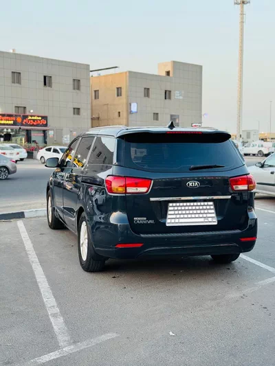 Kia Carnival EX-1