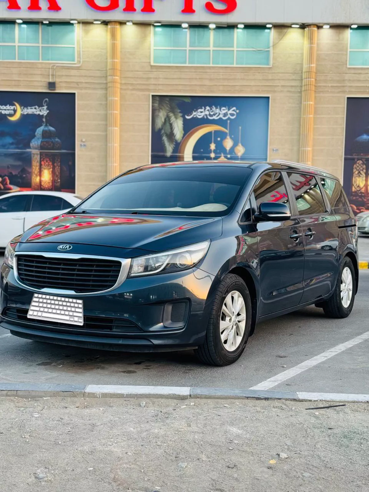 Kia Carnival EX-2-2