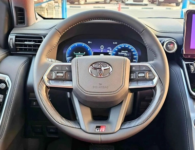 Toyota Land Cruiser GR SPORT TWIN TURBO / BIG DVD/REAR ENTERTAINMENT DVD/COOL BOX (CODE#LC3GRH)-4