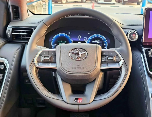 Toyota Land Cruiser GR SPORT TWIN TURBO / BIG DVD/REAR ENTERTAINMENT DVD/COOL BOX (CODE#LC3GRH)