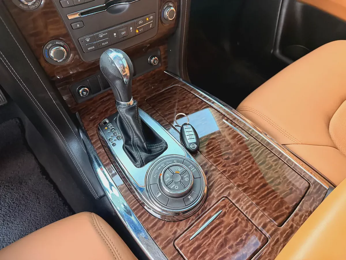 A premium 2015 Nissan Patrol LE titaniumin GCC-17-17