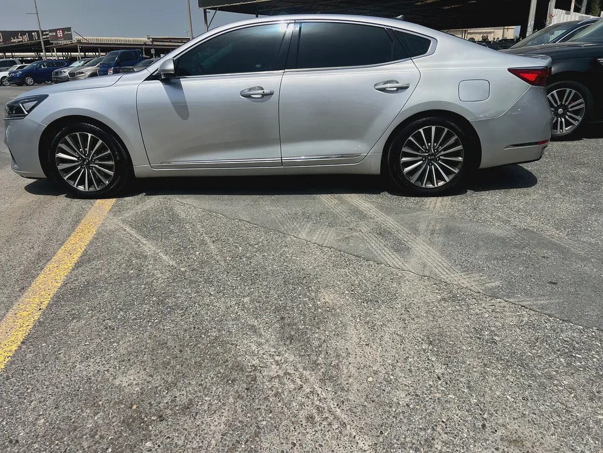 2017 Kia Cadenza SXL American Specs - Premium Luxury Sedan-5-5