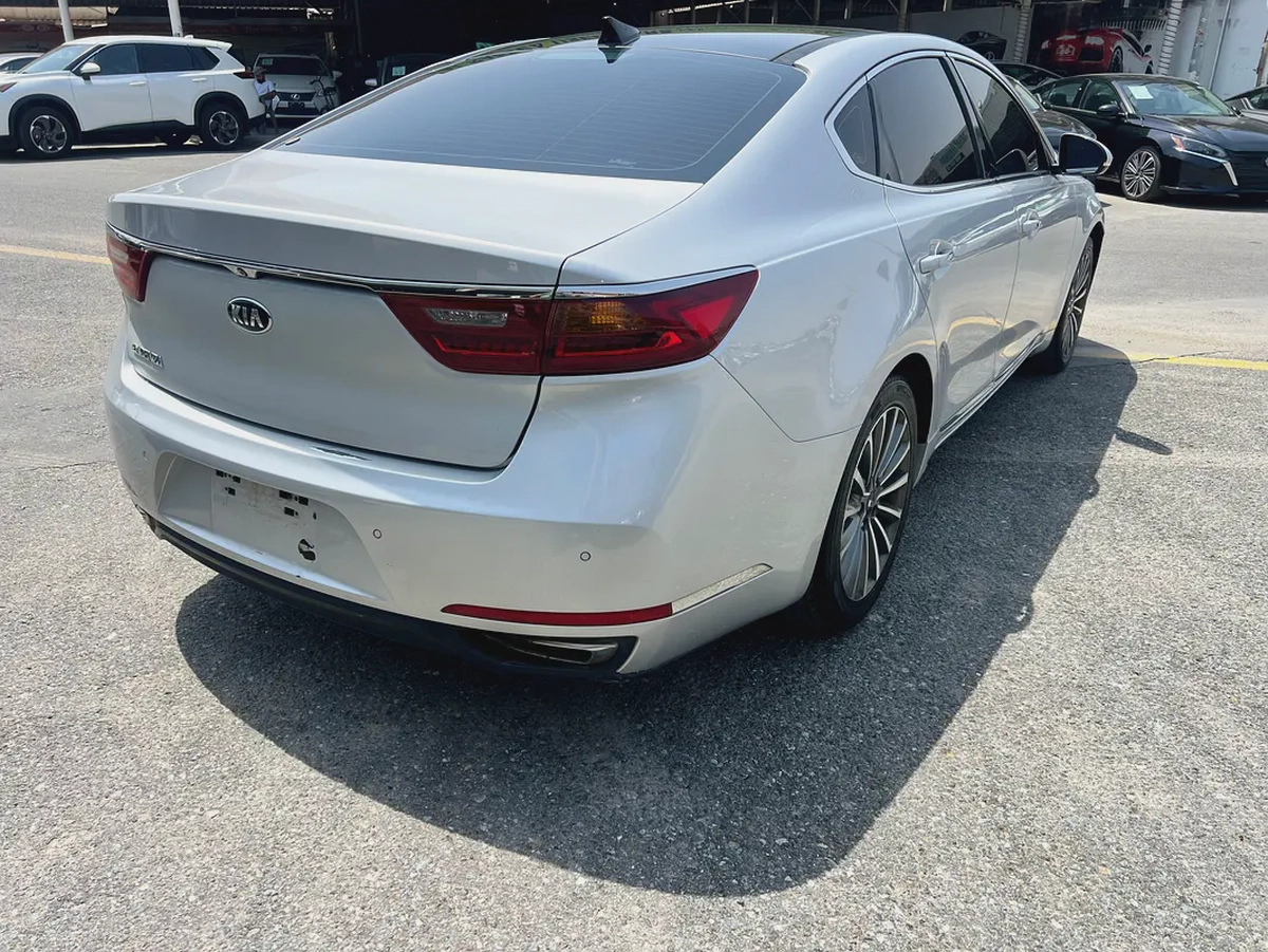 2017 Kia Cadenza SXL American Specs - Premium Luxury Sedan-7-7