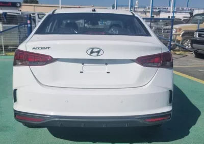 Hyundai Accent White 2023 – Automatic Sedan-3