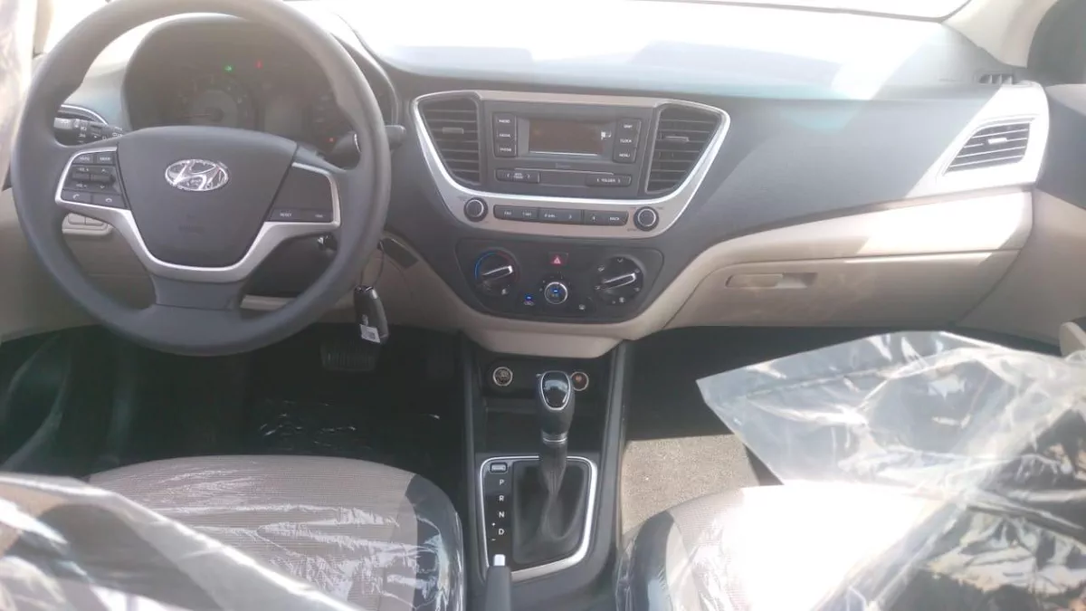 Hyundai Accent White 2023 – Automatic Sedan-4-4