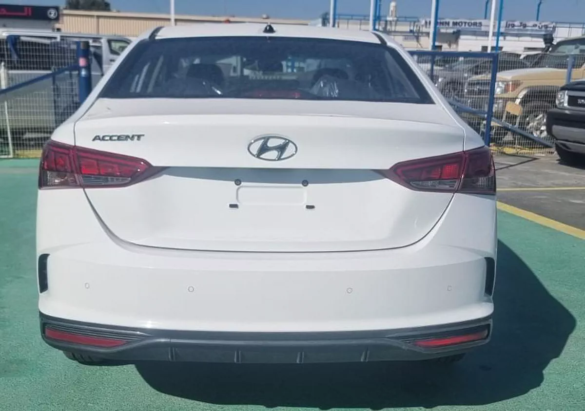 Hyundai Accent White 2023 – Automatic Sedan-3-3