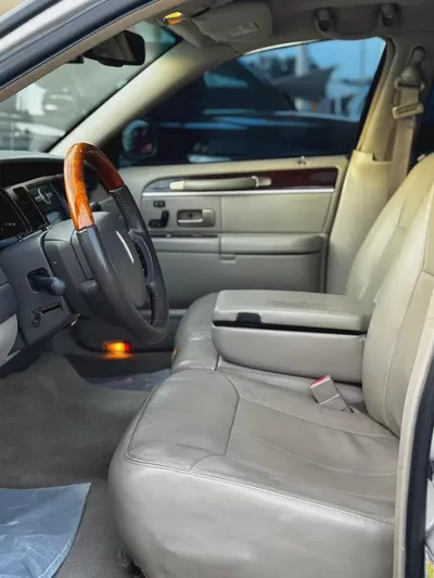 ( 2008 ) LICNOLN// TOWN CAR//4.6L 8 //AMRICAN// GOOD CONDITION-9