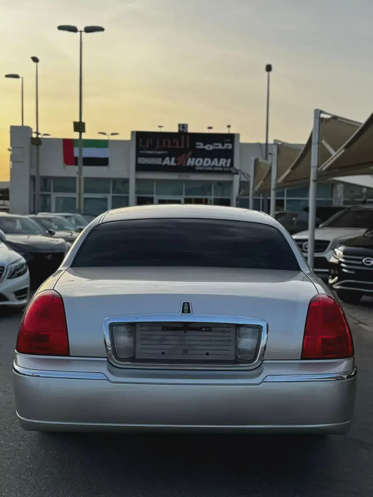 ( 2008 ) LICNOLN// TOWN CAR//4.6L 8 //AMRICAN// GOOD CONDITION-4-4