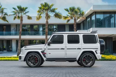 9,400 P.M |  G63 AMG Brabus Kit | 0% Downpayment | Impeccable Condition!-1