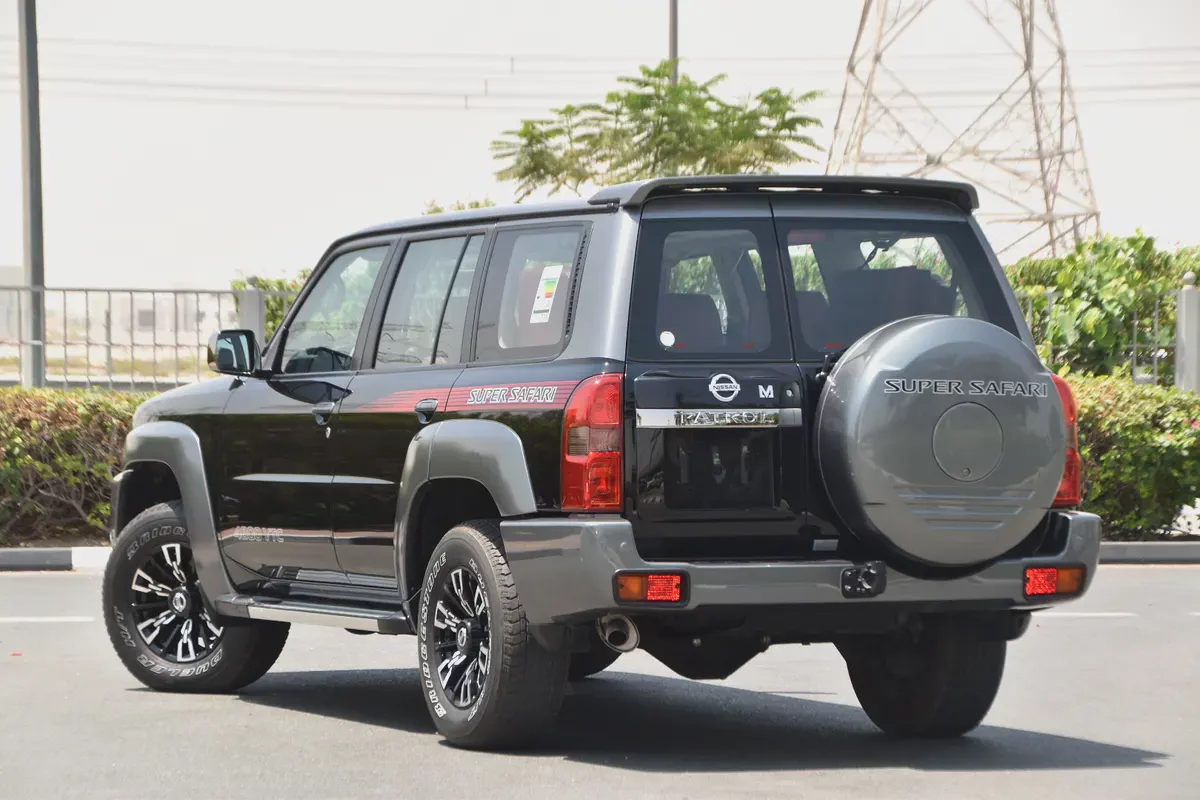 2023 ll Nissan Patrol ll Super Safari M/T ll Gcc ll Warranty 5 Years Unlimited Km-3-3