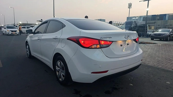 Hyundai Elantra GLS 2015 GCC Specs - Well Maintained