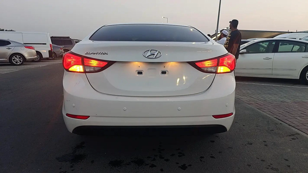 Hyundai Elantra GLS 2015 GCC Specs - Well Maintained-17-17