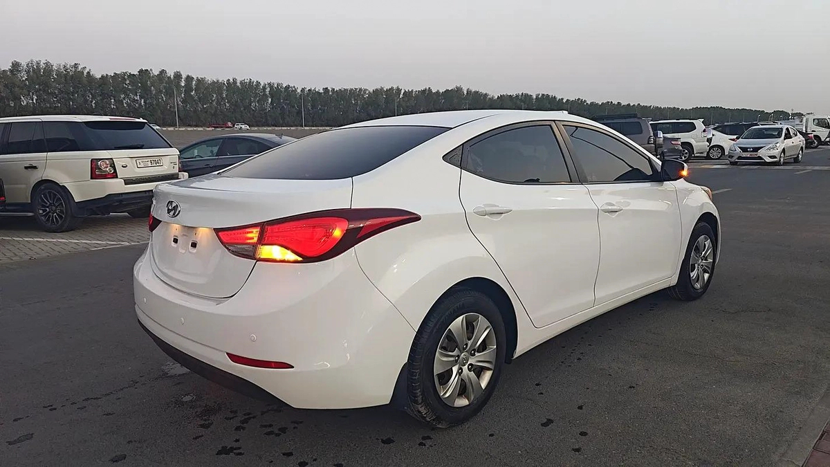 Hyundai Elantra GLS 2015 GCC Specs - Well Maintained-10-10