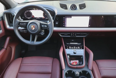 Porsche Cayenne  2024-62000KM-GCC SPECS-5 YEAR  WARRANTY AND  SERVICE CONTRACT  OR 2029-14