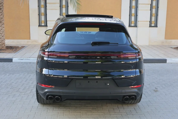 Porsche Cayenne  2024-62000KM-GCC SPECS-5 YEAR  WARRANTY AND  SERVICE CONTRACT  OR 2029