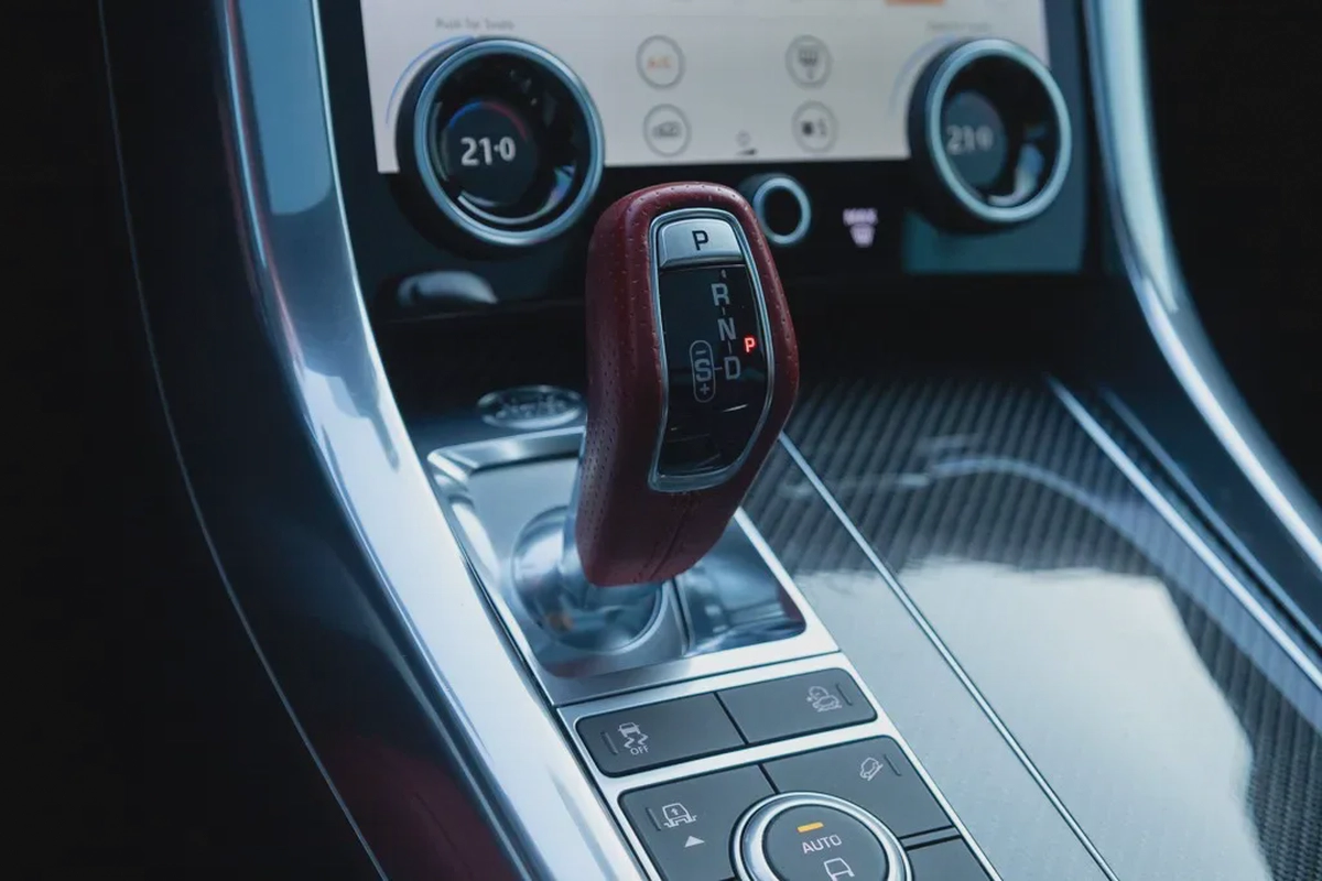 Land Rover Range Rover Sport SVR 2022-12-12
