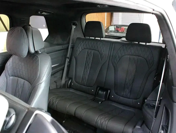 2024 - BMW X7 M60i - V8 | 7 seater with warranty