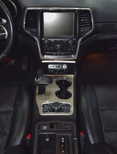 EXCELLENT DEAL for our Jeep Grand Cherokee Limited 4x4 ( 2015 Model ) in Grey Color GCC Specs-15