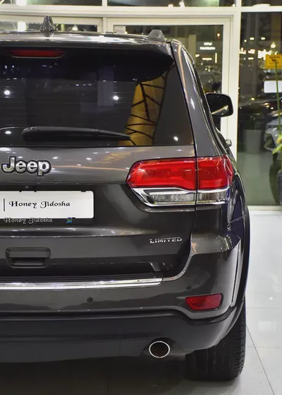 EXCELLENT DEAL for our Jeep Grand Cherokee Limited 4x4 ( 2015 Model ) in Grey Color GCC Specs-8