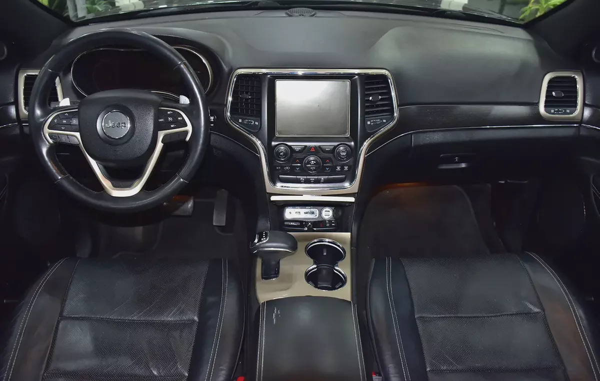 EXCELLENT DEAL for our Jeep Grand Cherokee Limited 4x4 ( 2015 Model ) in Grey Color GCC Specs-10-10
