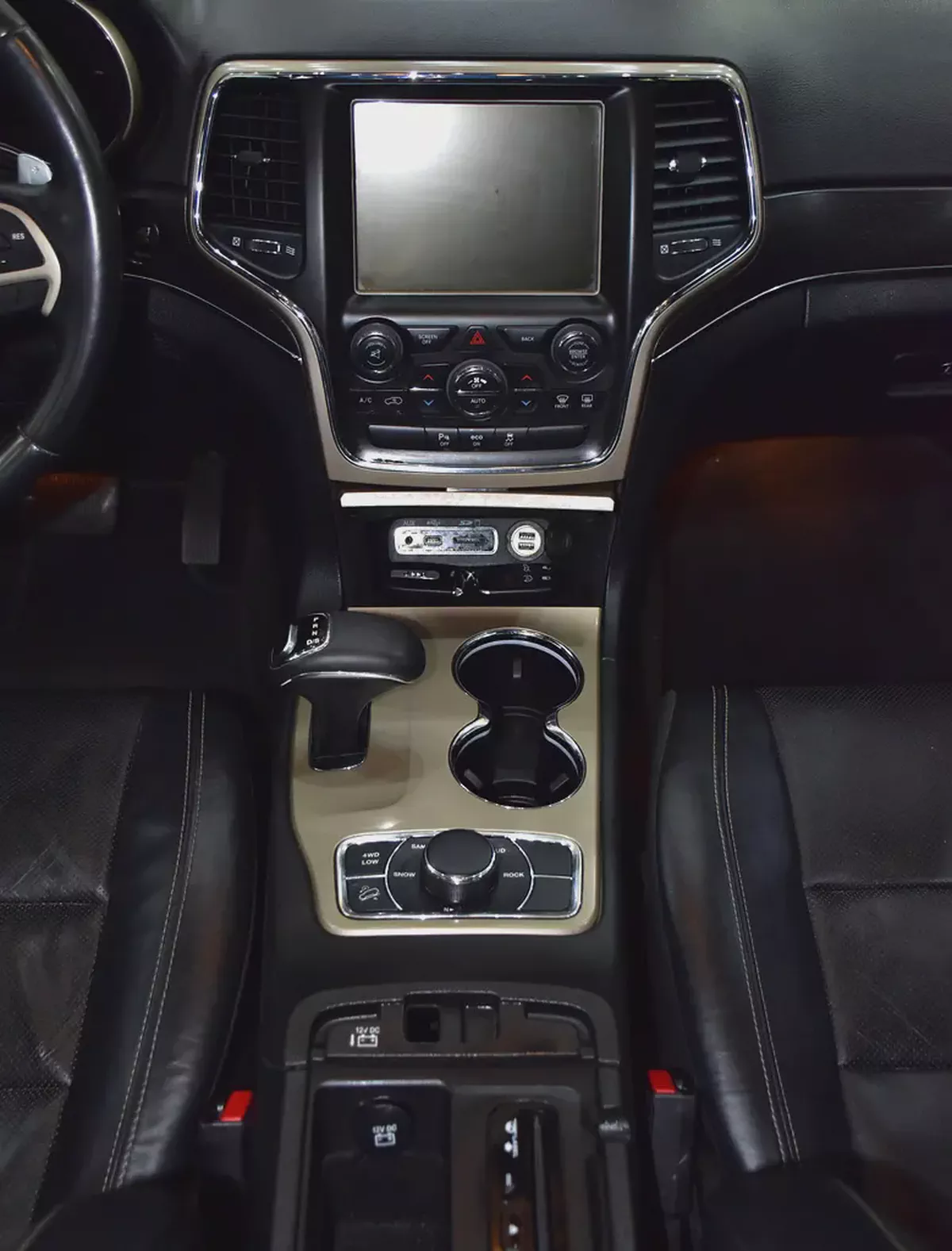 EXCELLENT DEAL for our Jeep Grand Cherokee Limited 4x4 ( 2015 Model ) in Grey Color GCC Specs-15-15