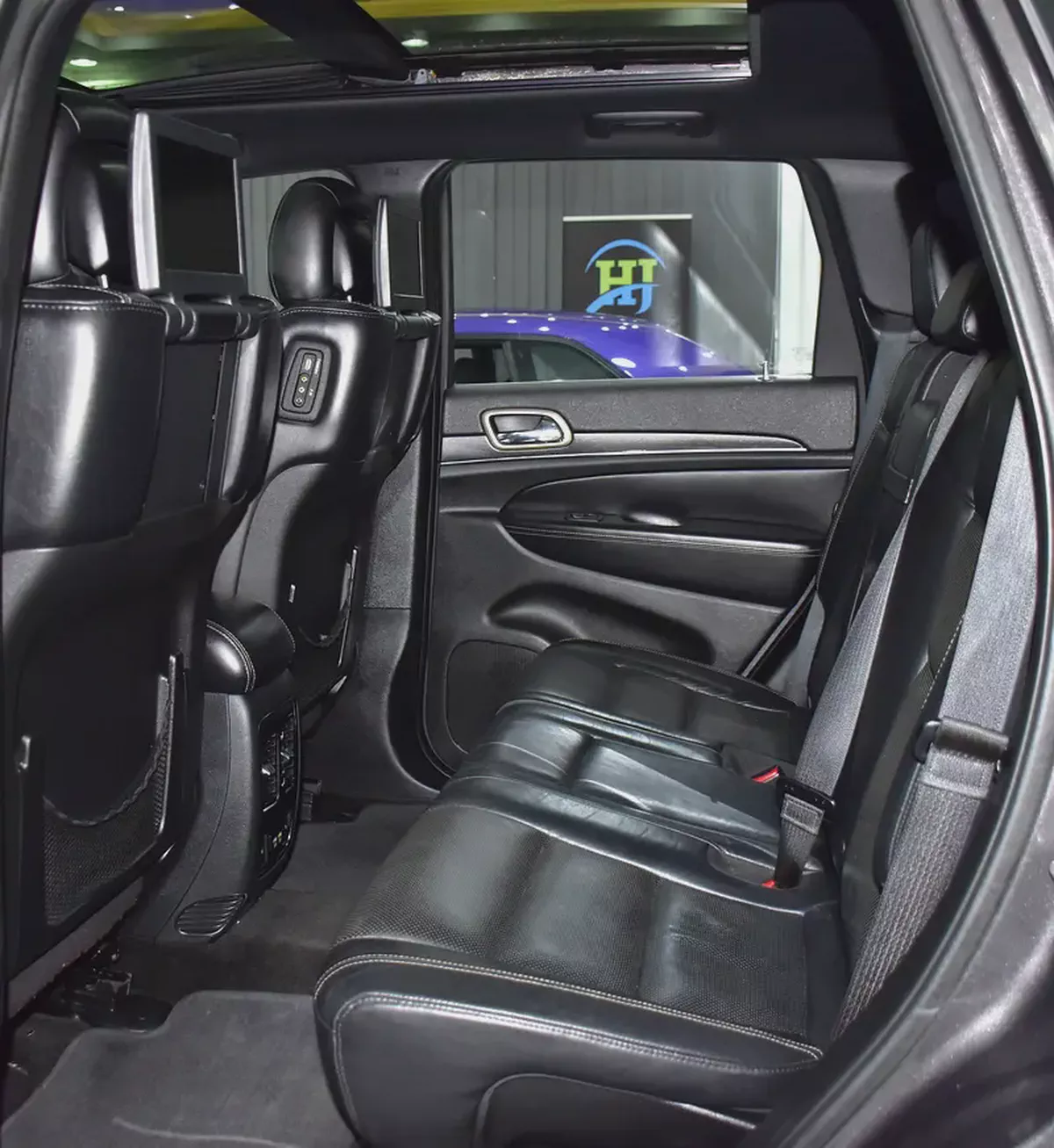 EXCELLENT DEAL for our Jeep Grand Cherokee Limited 4x4 ( 2015 Model ) in Grey Color GCC Specs-16-16