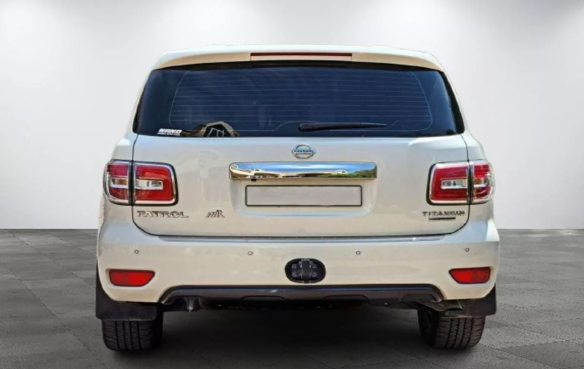 Nissan Patrol LE T2 TITANIUM 400 Horsepower LE Titanium 5.6L Excellent condition - Large Engine-4-0