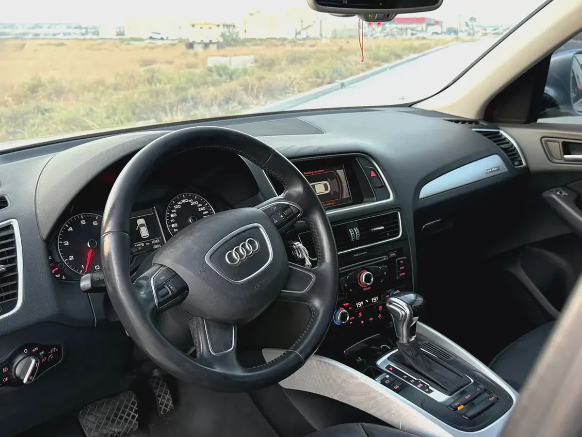 2016 Audi Q3 40 TFSI Quattro | GCC Specs | 4-Cyl 2.0L Turbo engine-6-6