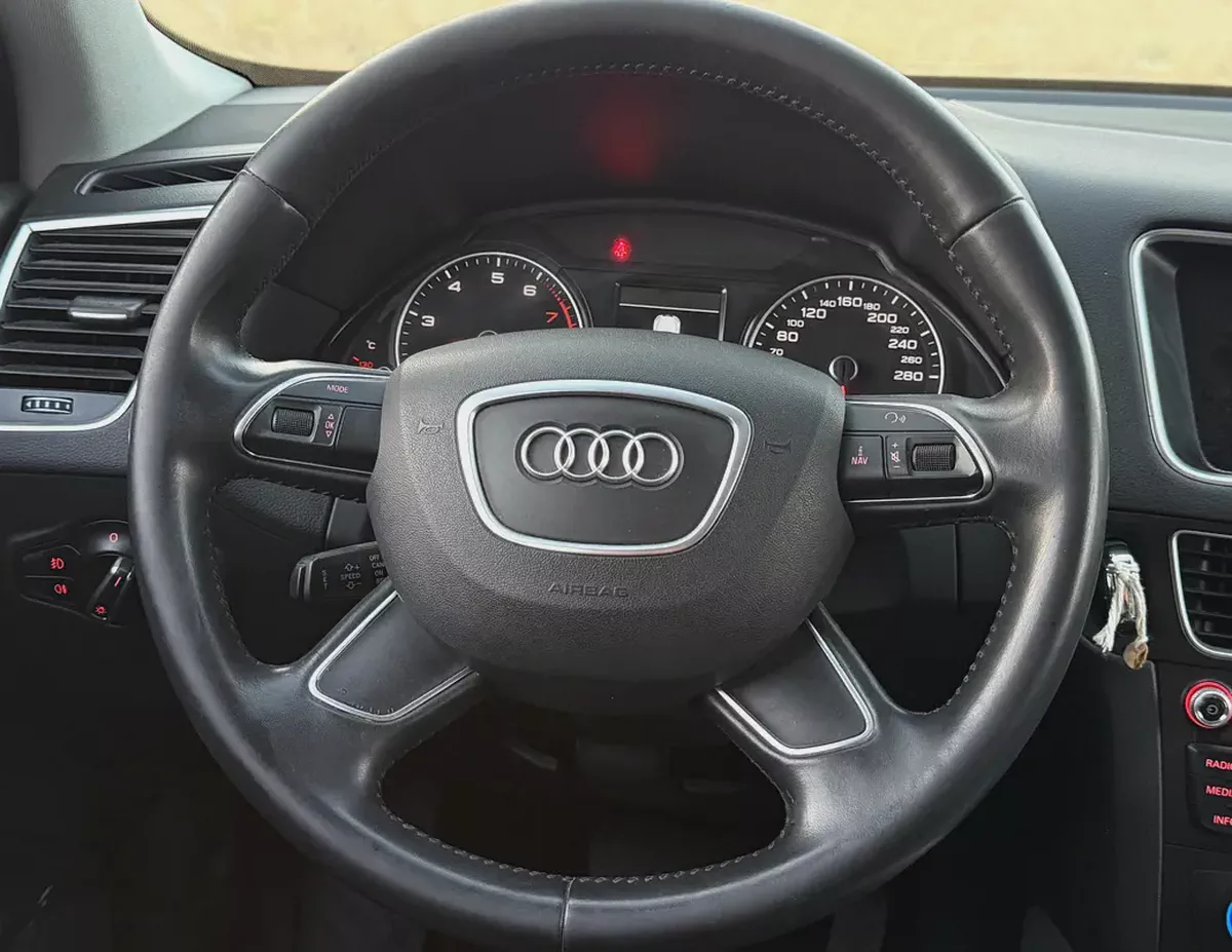 2016 Audi Q3 40 TFSI Quattro | GCC Specs | 4-Cyl 2.0L Turbo engine-8-8