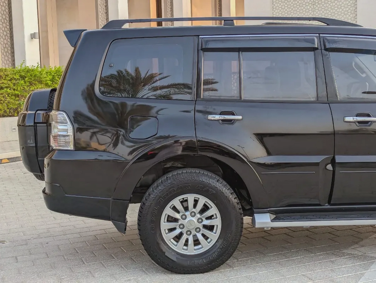 MITSUBISHI PAJERO 2015 GLS TOP FULL OPTION GCC V6 3.5L IN EXCELLENT CONDITION