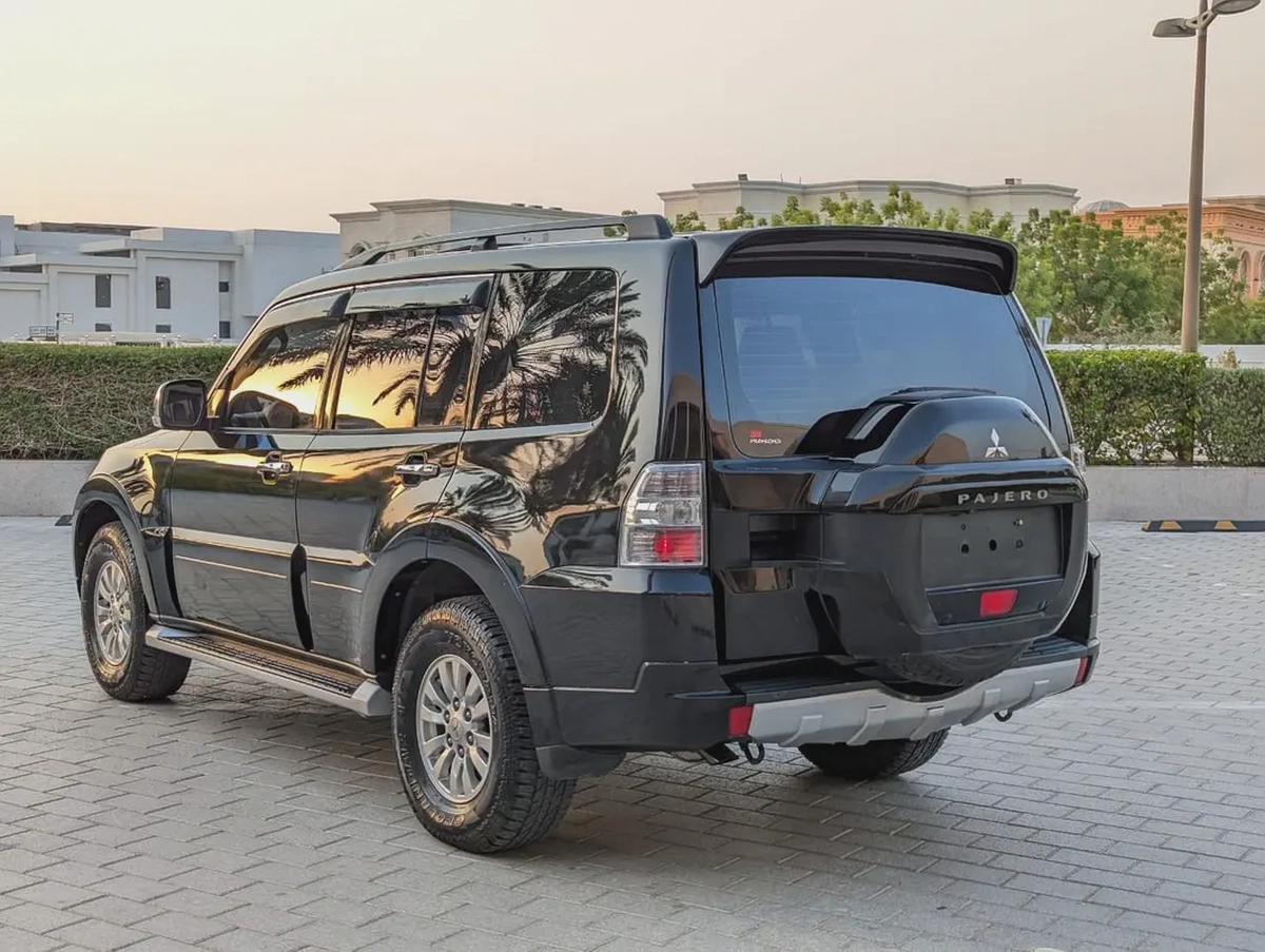 MITSUBISHI PAJERO 2015 GLS TOP FULL OPTION GCC V6 3.5L IN EXCELLENT CONDITION