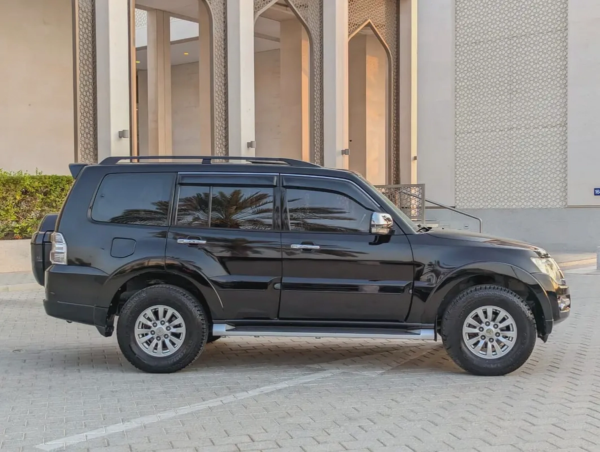 MITSUBISHI PAJERO 2015 GLS TOP FULL OPTION GCC V6 3.5L IN EXCELLENT CONDITION