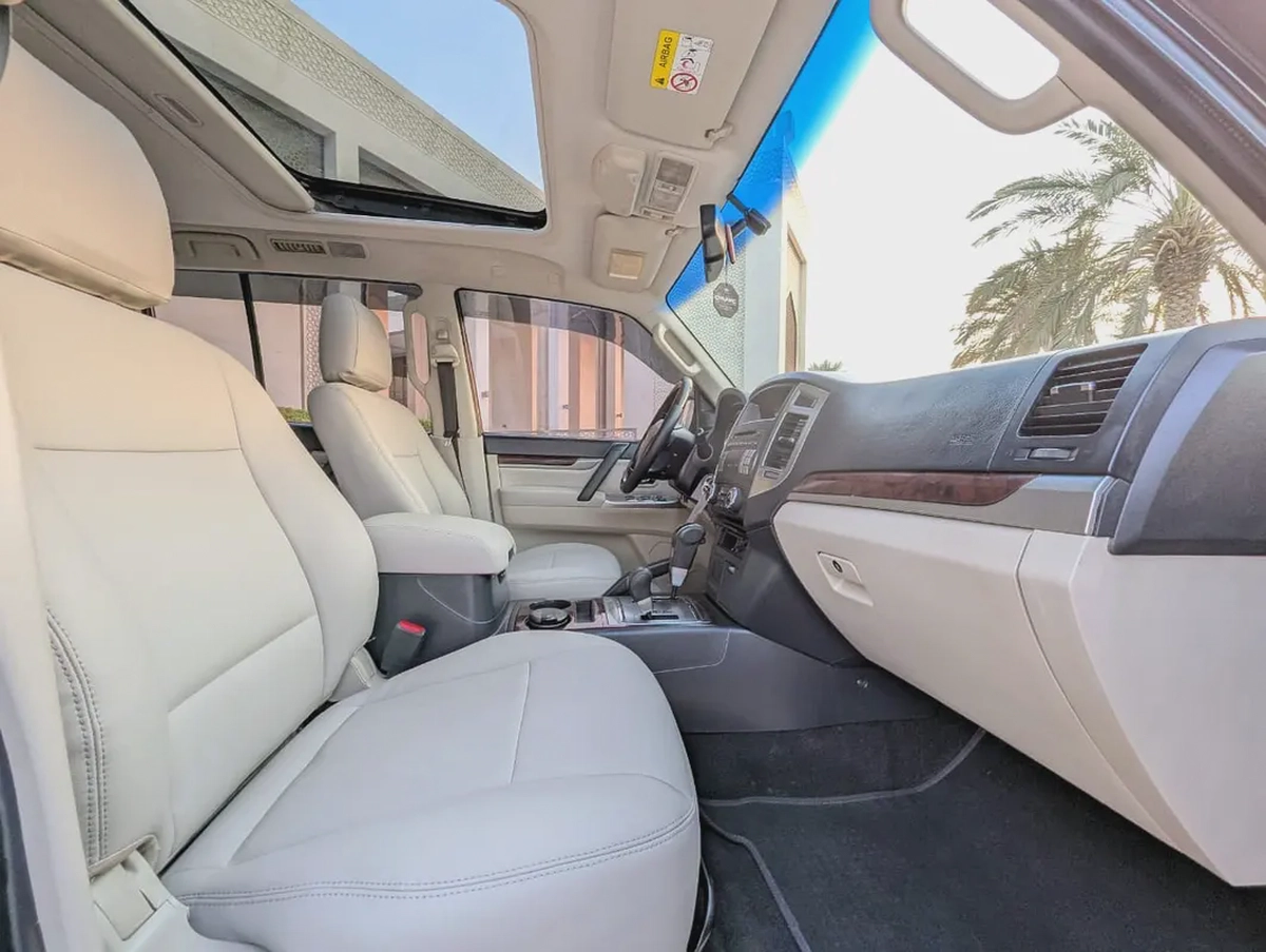 MITSUBISHI PAJERO 2015 GLS TOP FULL OPTION GCC V6 3.5L IN EXCELLENT CONDITION