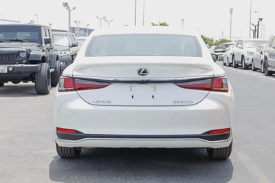 LEXUS ES300H 2.5L GCC 2025 0 KM-3