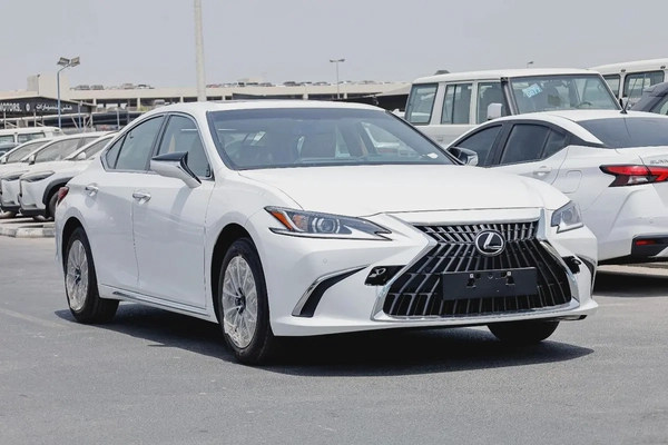 LEXUS ES300H 2.5L GCC 2025 0 KM