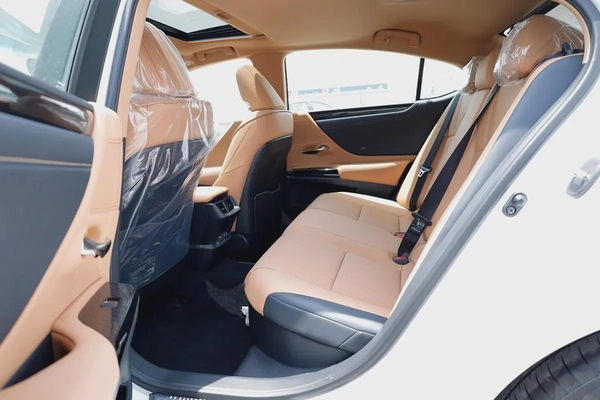 LEXUS ES300H 2.5L GCC 2025 0 KM