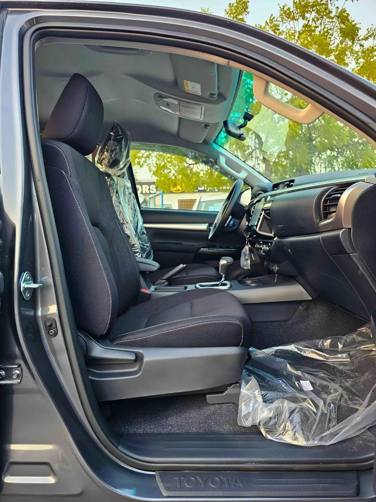 Toyota Hilux SGLX SR5 WIDE BODY / DOUBLE CABIN / 2.4L DIESEL A/T 4WD / BLIND SPOT / OVER FENDER / DIFF LOCK (CODE#HDAH-9-0