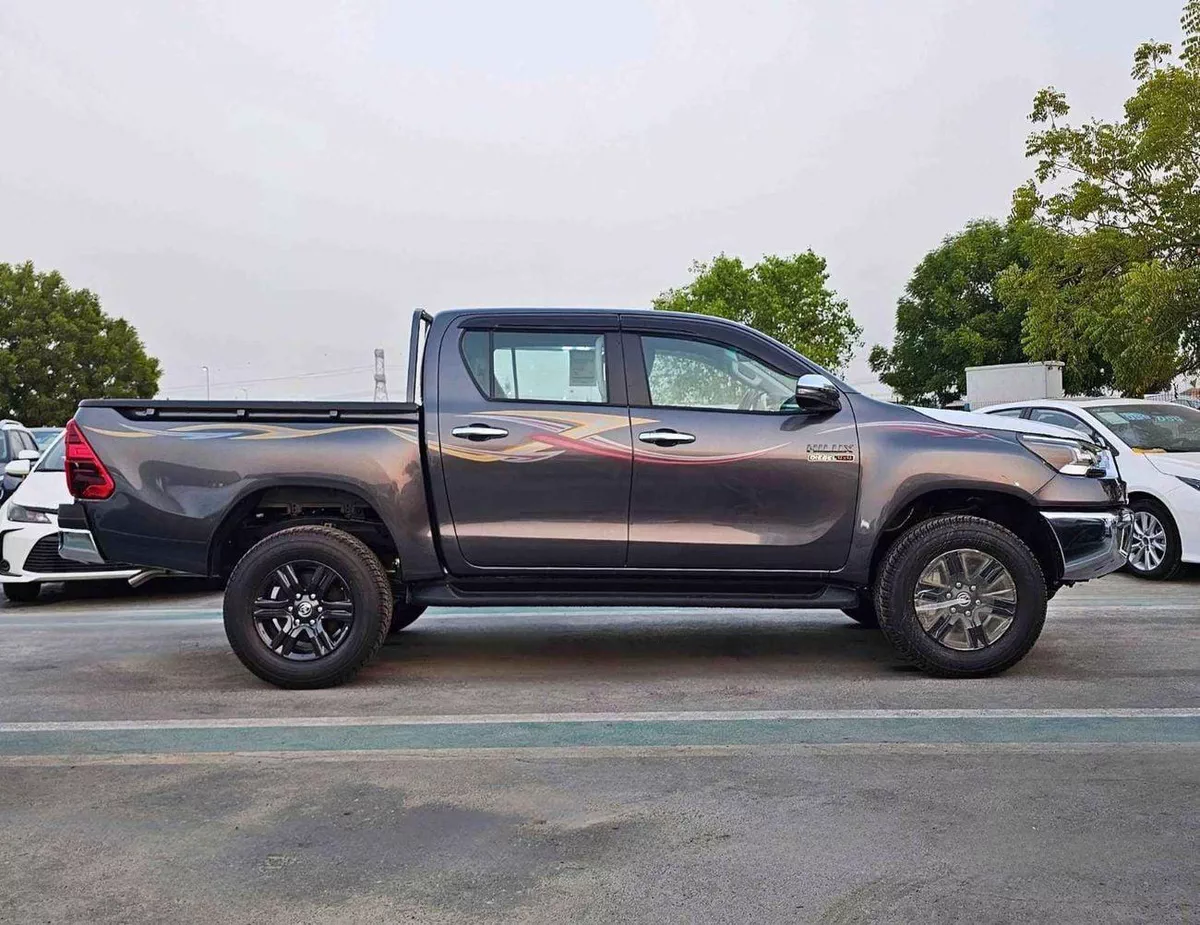Toyota Hilux SGLX SR5 WIDE BODY / DOUBLE CABIN / 2.4L DIESEL A/T 4WD / BLIND SPOT / OVER FENDER / DIFF LOCK (CODE#HDAH-2-0