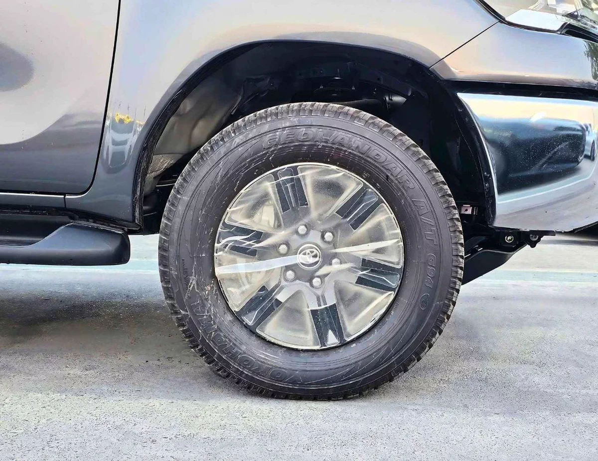 Toyota Hilux SGLX SR5 WIDE BODY / DOUBLE CABIN / 2.4L DIESEL A/T 4WD / BLIND SPOT / OVER FENDER / DIFF LOCK (CODE#HDAH-7-0