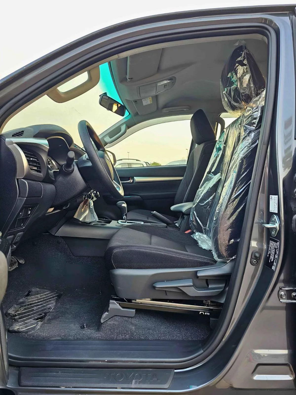 Toyota Hilux SGLX SR5 WIDE BODY / DOUBLE CABIN / 2.4L DIESEL A/T 4WD / BLIND SPOT / OVER FENDER / DIFF LOCK (CODE#HDAH-8-0