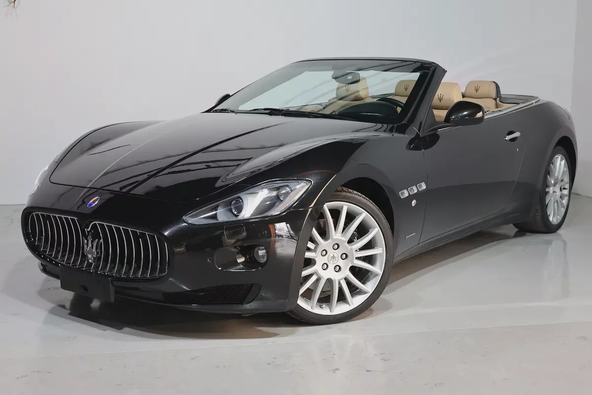 Maserati GranCabrio Sport 2015 | GCC Specs | Low Mileage 20000KM-PRISTINE CONDITION