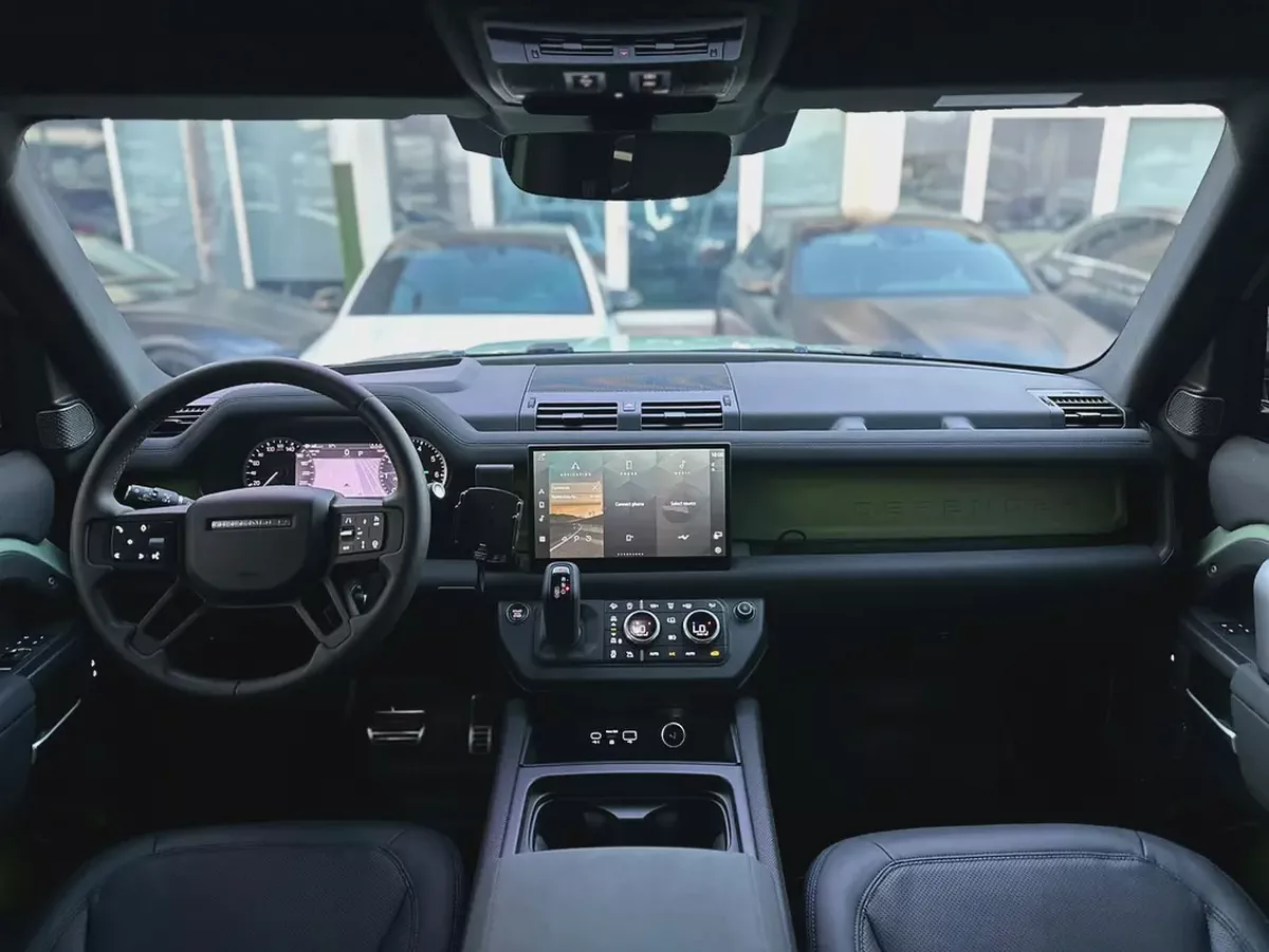 2023 Land Rover Defender | GCC Specs | Pristine Condition-10-10