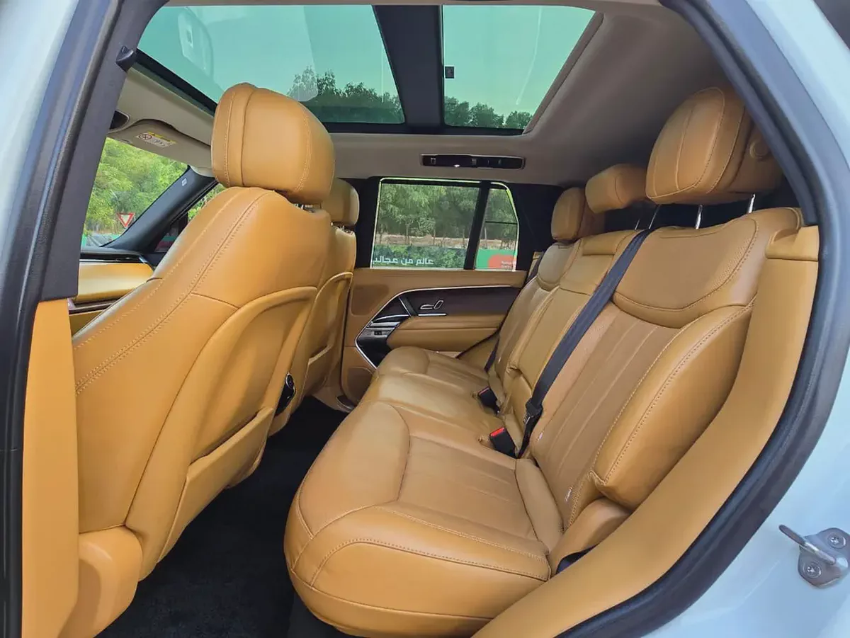 2023 Range Rover P400 SE | GCC Specs | FSH | Pristine Condition | Under warranty 2 years-15-15