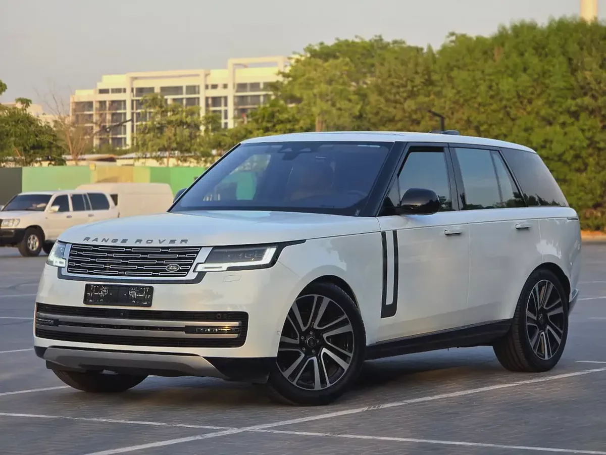 2023 Range Rover P400 SE | GCC Specs | FSH | Pristine Condition | Under warranty 2 years-3-3