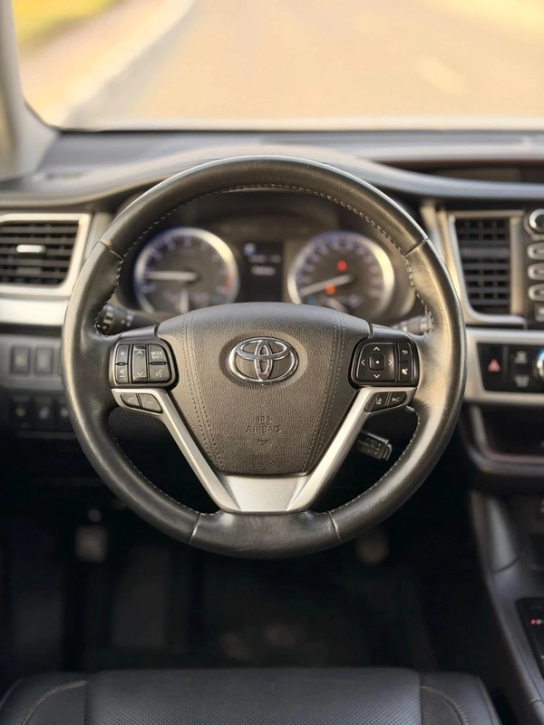 Toyota Highlander Limited 4WD 3.5L / panoramic, 360 camera 2019