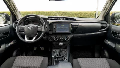 Toyota Hilux DLX HILUX 2.4L MT P.WINDO DIESEL 2026-10